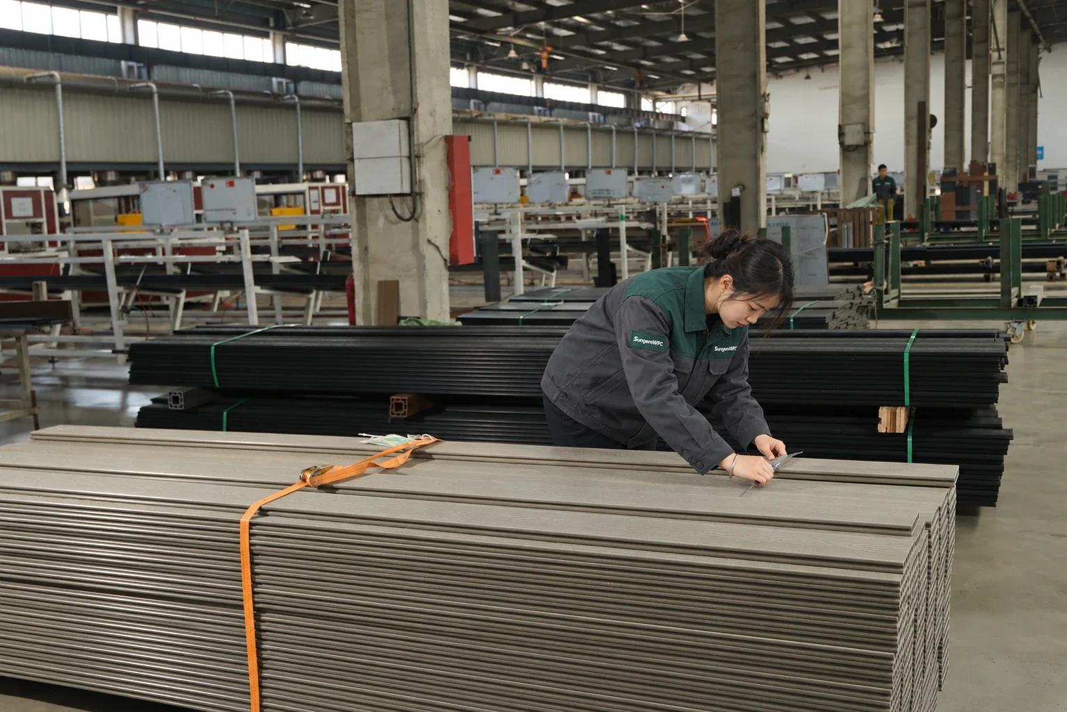 Inspección y embalaje en la fabricación de tablas de composite